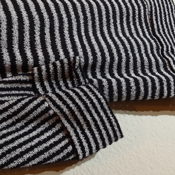 Black and white striped sweater top-Size XL - Picture 3 of 7